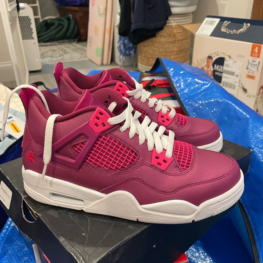 Women’s Air Jordan Retro 4